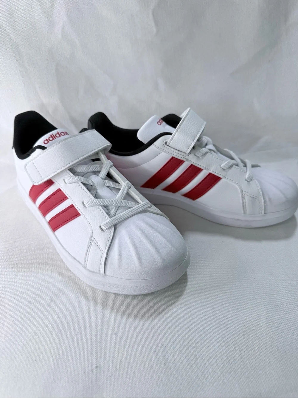 Adidas STREETTALK Kids SIZE 3Y White Classic Sneakers with Red Stripes.
